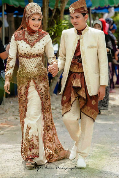 Baju pengantin adat Jawa modern
