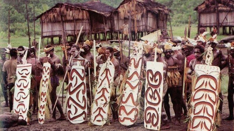 Pakaian Adat Papua  yang Populer Koteka Rok Rumbai 