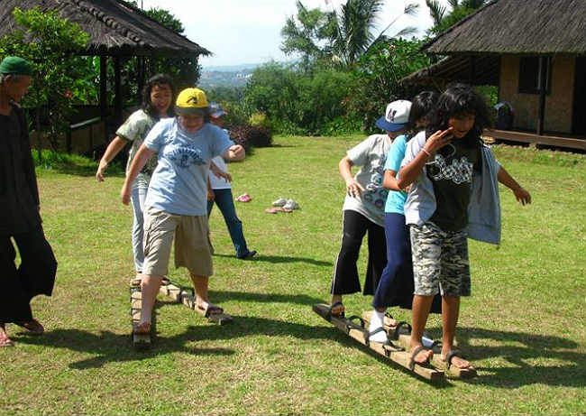 permainan tradisional bakiak